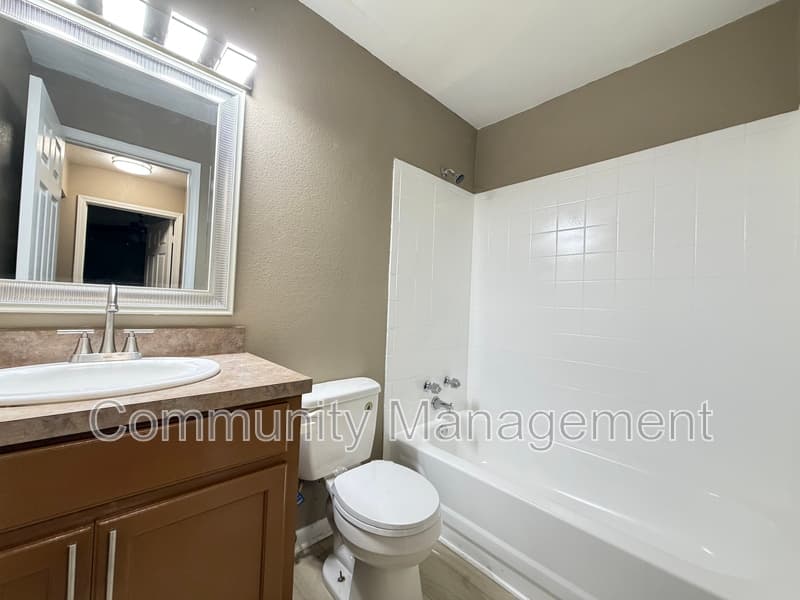 Baton Rouge Condo: 2150 N Sherwood Forest Dr