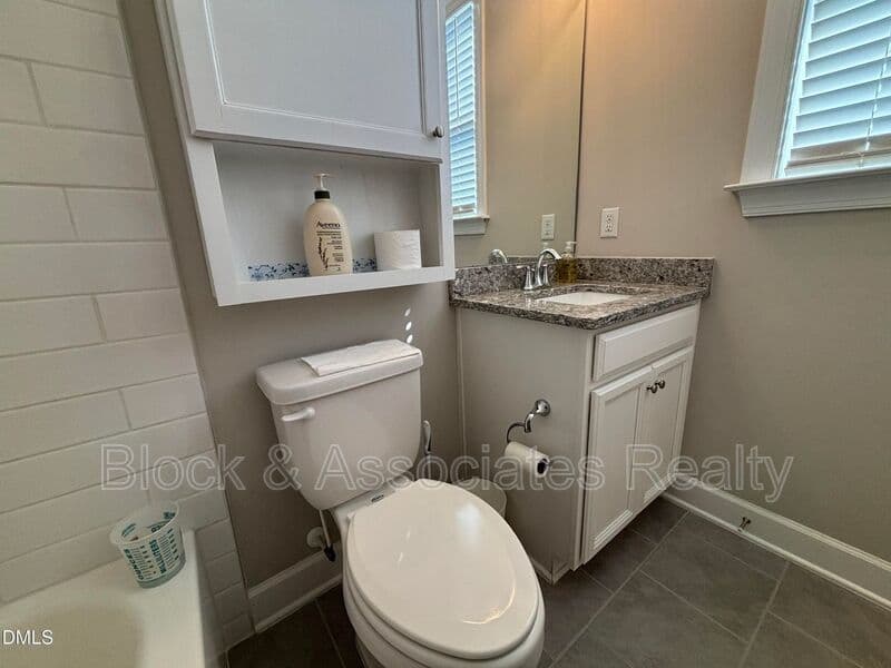 Wake Forest House: 2020 Edens Ridge