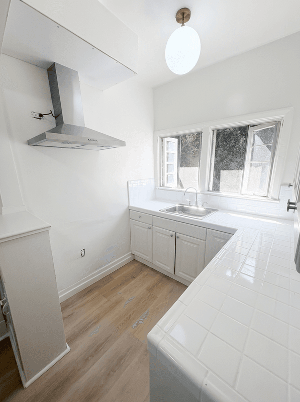 Venice Condo: 21 Westminster Avenue - 201