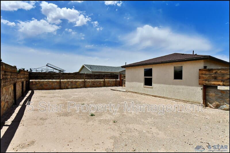 Horizon City House: 916 Villa Seca Dr !!