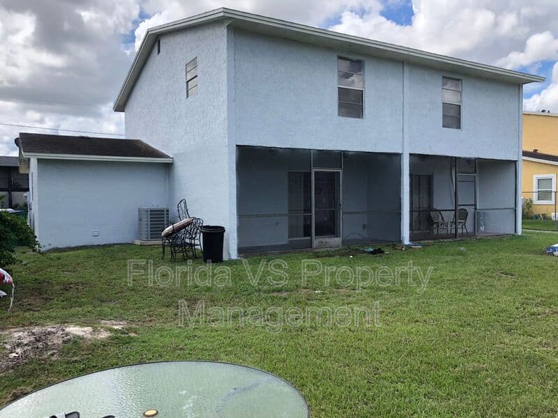 Kissimmee Condo: 800 Lucaya Dr.