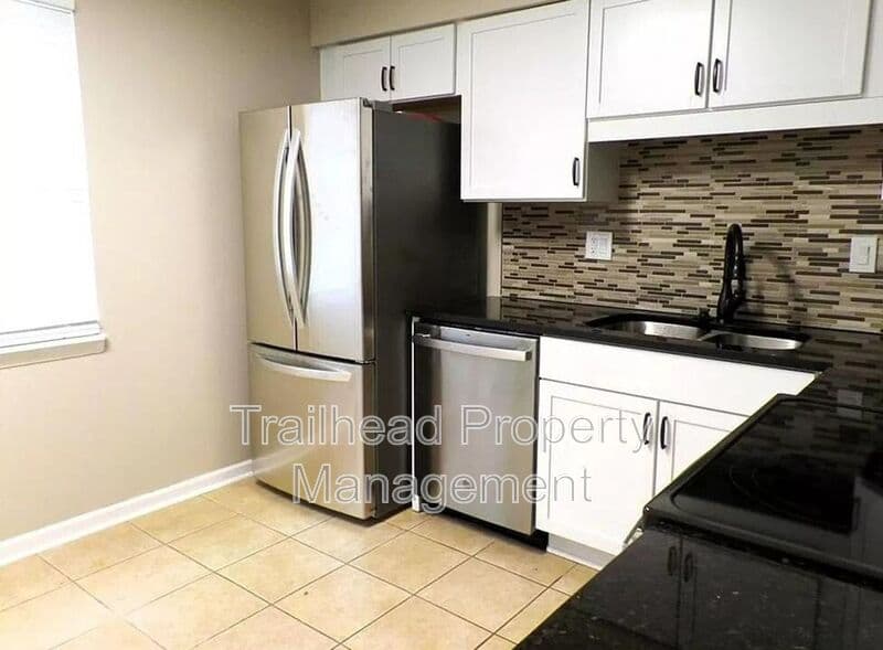 Kansas City Townhome: 8716 N Chatham Ave