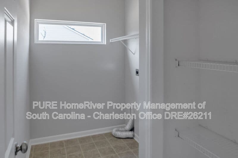 Summerville House: 207 Summer View Rd