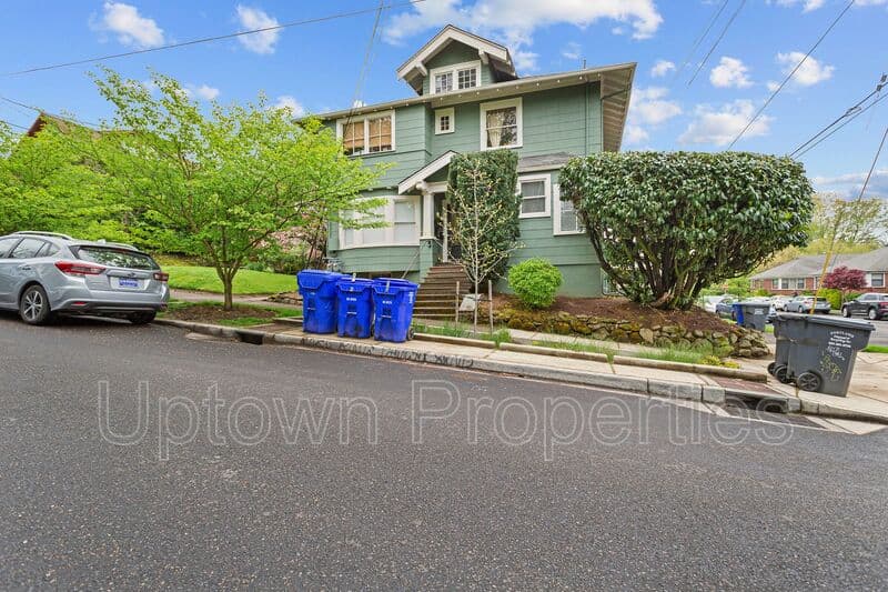 Portland House: 1005 SE 27th Avenue