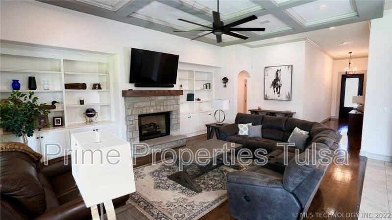 Jenks House: 12912 S 6th St