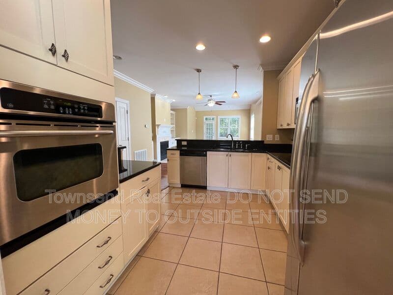 Fayetteville House: 2210 Westdale Dr