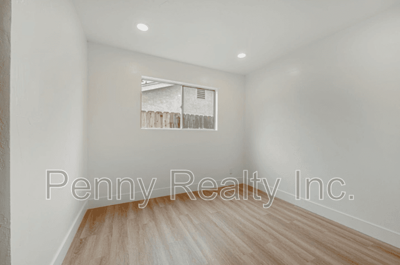 San Diego House: 6046 Reo Pl