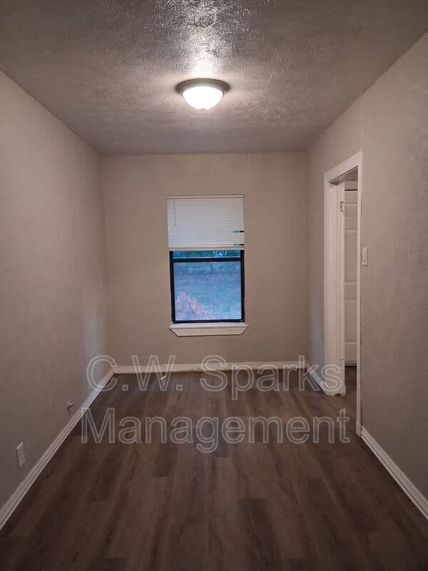 Dallas House: 435 Avenue G