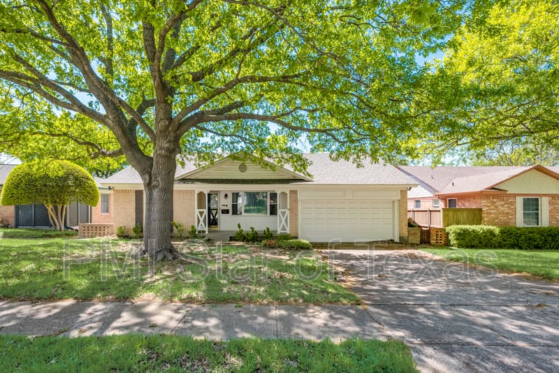 Dallas House: 11643 Rogue Way