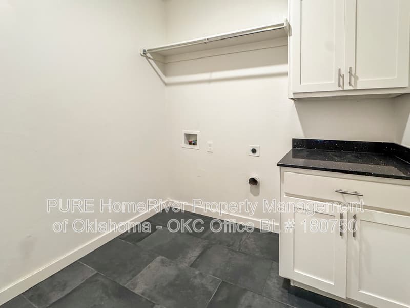Arcadia House: 305 E 7th St