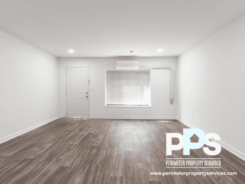 Conyers House: 1510-1512-1514 Pine Log Road