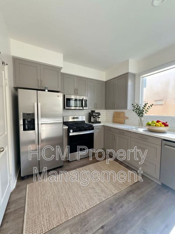 Santa Ana House: 120 S Pacific Ave