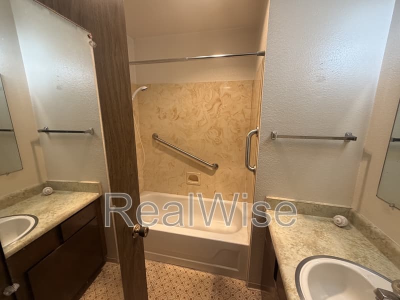 Grants Pass Condo: 832 NE D St
