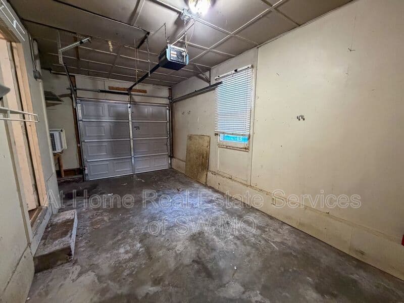 Springfield House: 1508 S Pickwick Ave