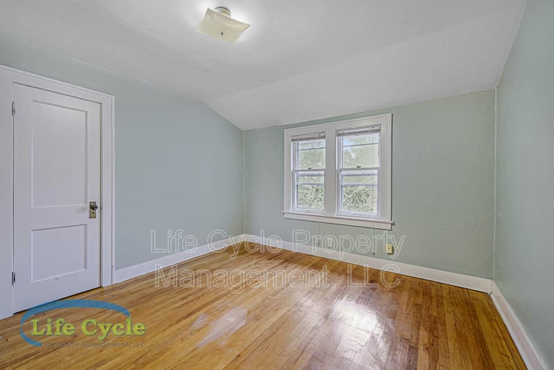 Grand Rapids House: 148 Diamond NE