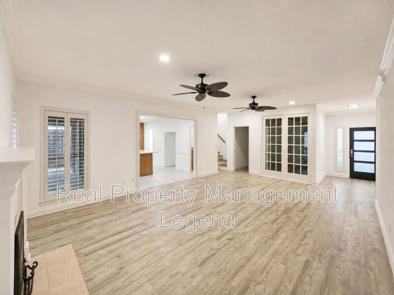 Benbrook House: 70 Legend Road