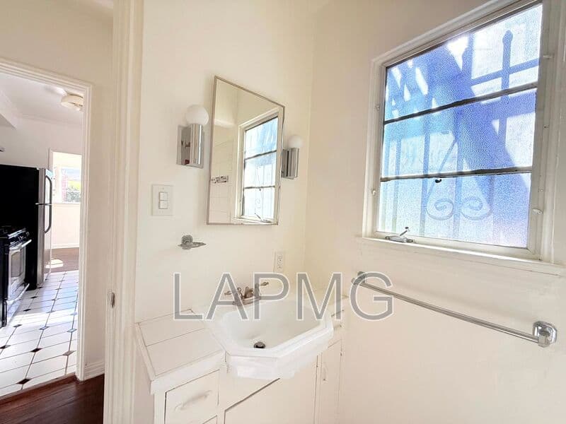 Los Angeles House: 3919 W. 8th Street