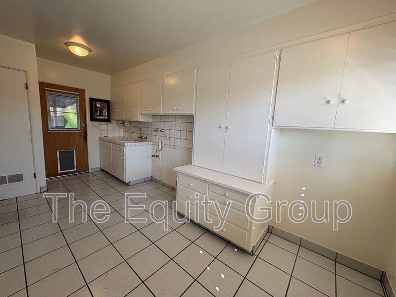 Dinuba House: 341 North Garden Dr