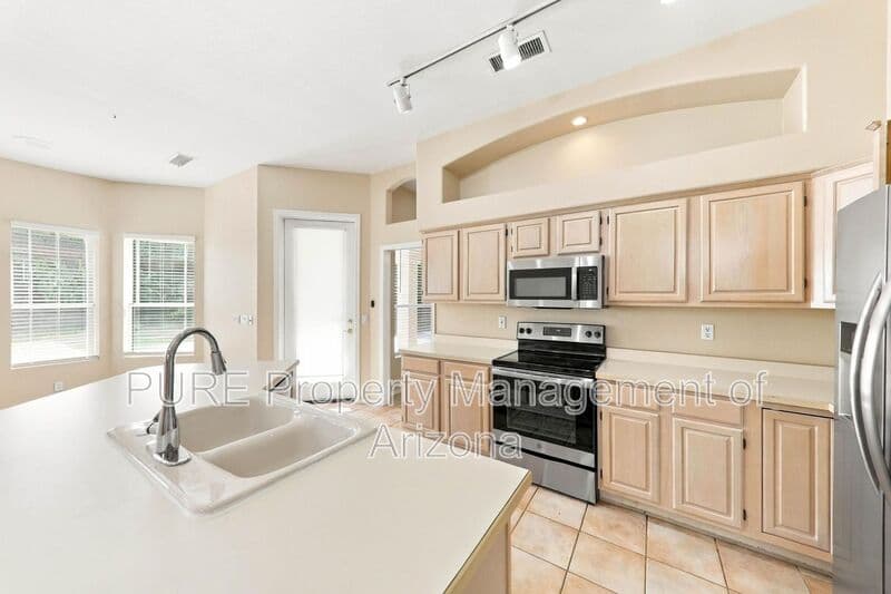 Phoenix House: 1619 E Kathleen Rd