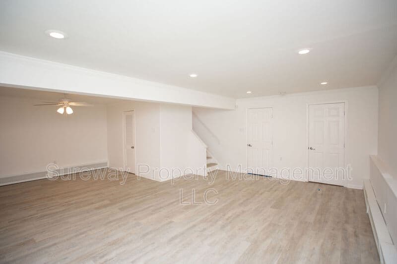 Cherry Hill House: 455 Chapel Ave E