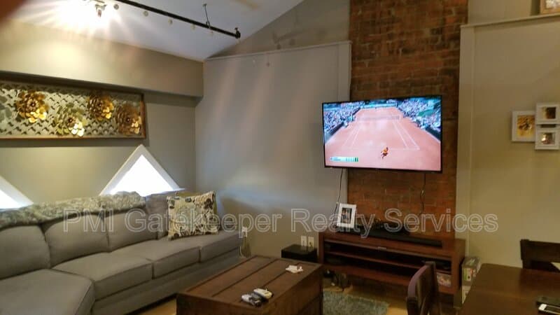 Cincinnati Condo: 1202 Main St