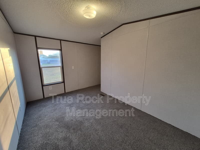 Ada House: 16213 County Road 1525