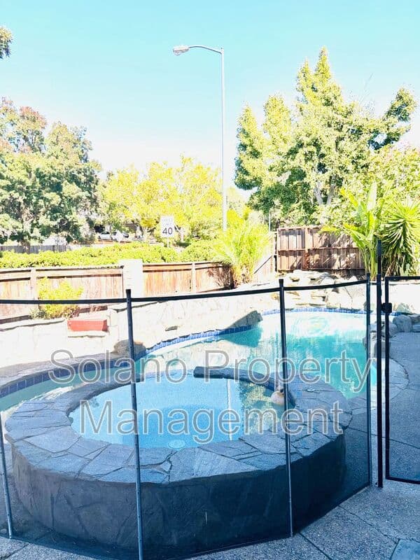 Fairfield House: 3168 Orchard View
