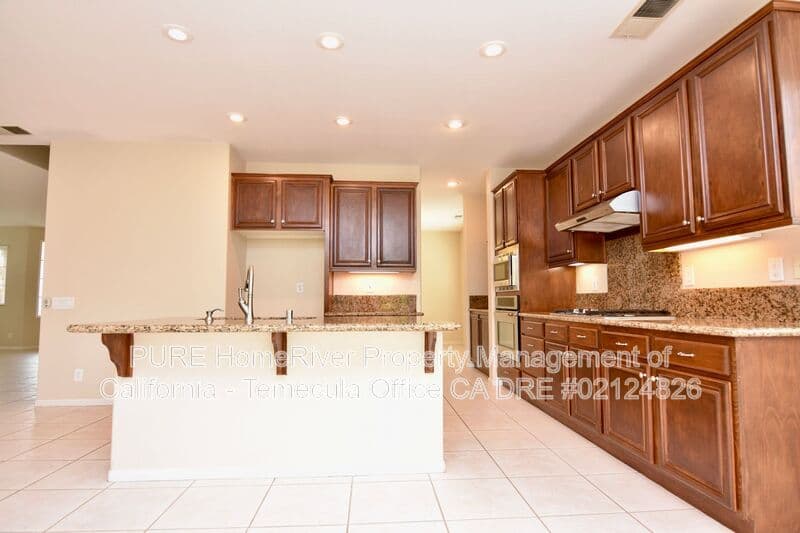 Temecula House: 41716 Monterey Pl