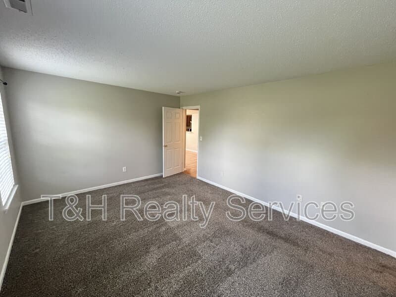 Indianapolis House: 10896 Riverwood Boulevard