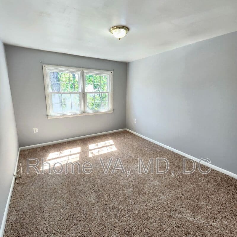 Fairfax Condo: 9473 Fairfax Blvd