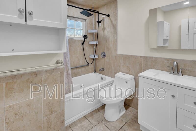 Huntington Station House: 164 W 19th St
