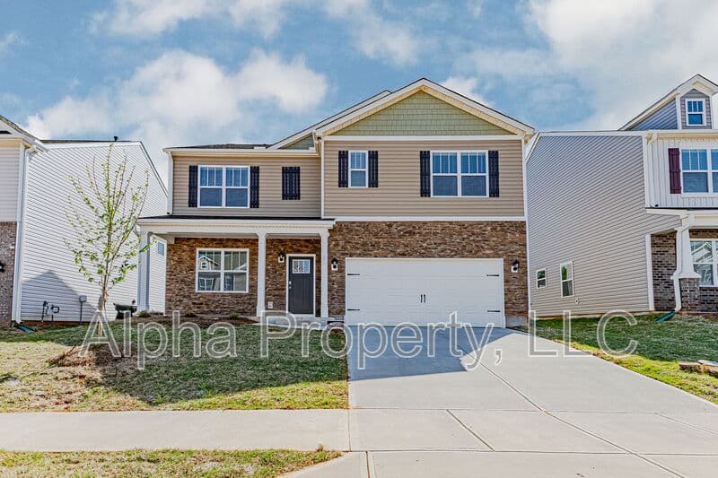 Greer House: 52 Oak Edge Lane