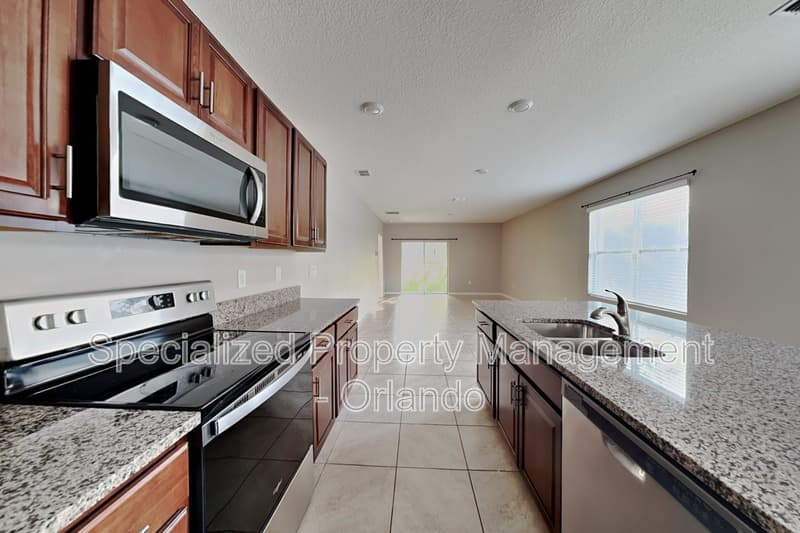 Deland House: 227 Duke Dr