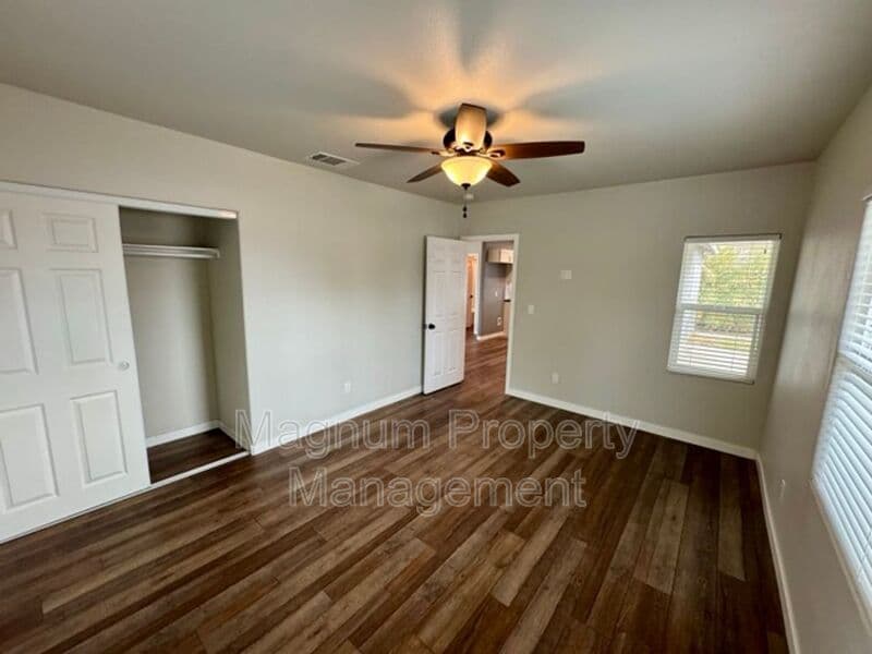 Perris House: 27300 Peach St