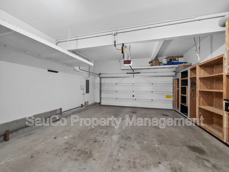 Hillsboro House: 255 Northeast 74th Avenue