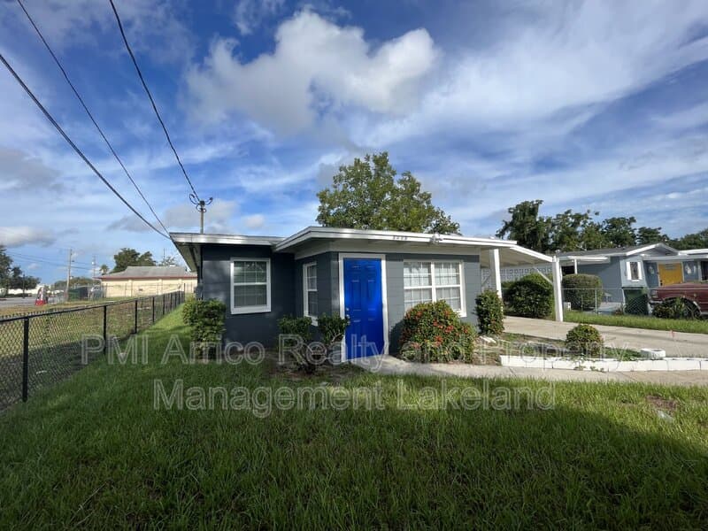 Winter Haven House: 2025 4th St NE