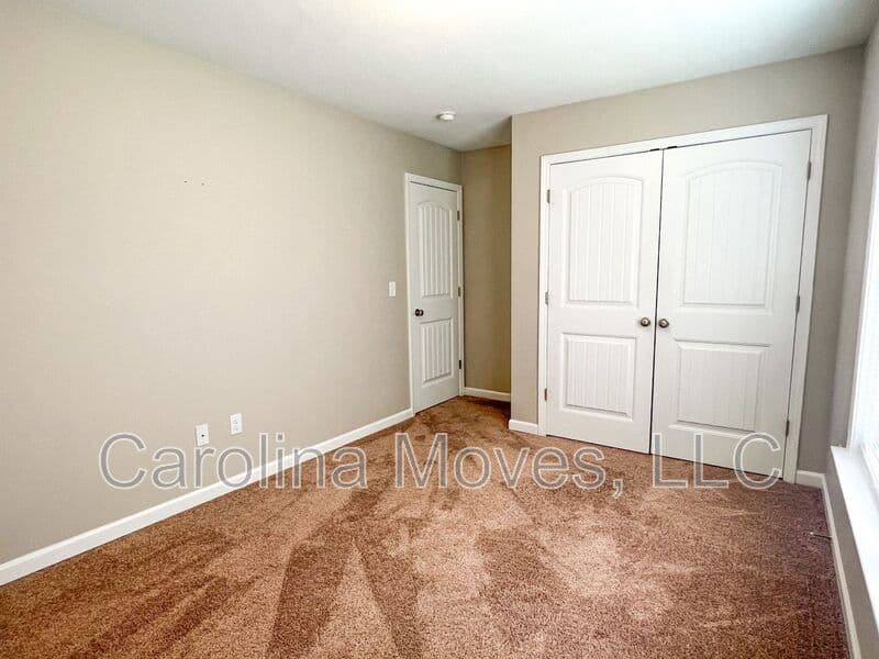 Simpsonville House: 260 Lockeland Park Drive