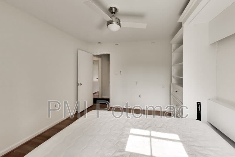 Potomac House: 7724 Fontaine Street
