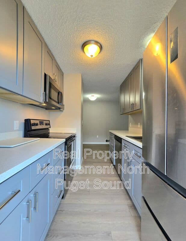 Gold Bar House: 236 7th St