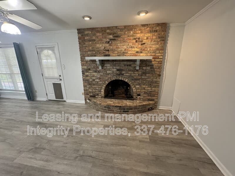 Lafayette House: 204 Debby Drive