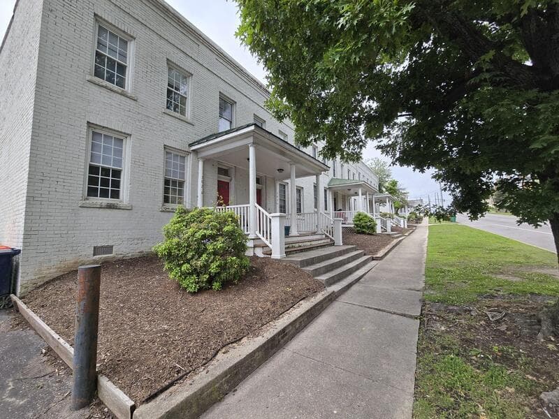 Petersburg Townhome: 302 E Wythe St