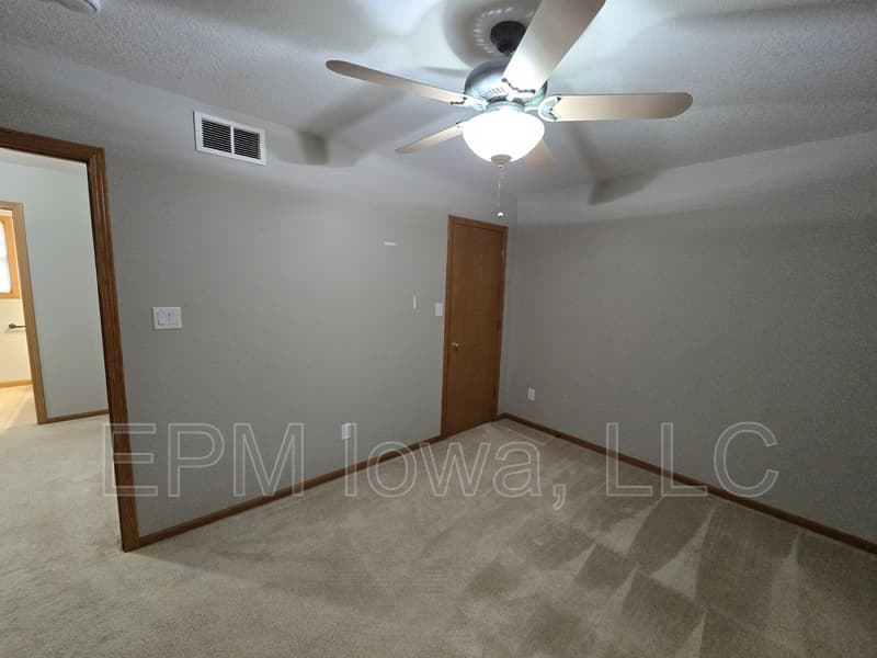 Cedar Falls House: 4710 Donald Drive