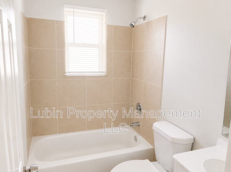 Memphis Condo: 1043 College St Apt 11