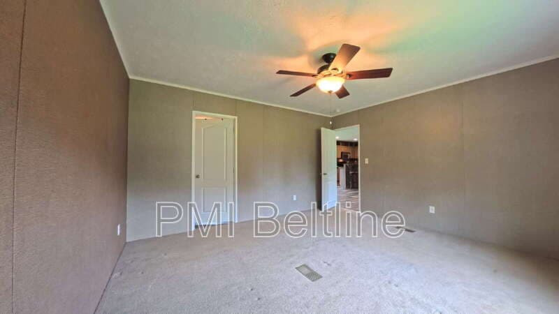 Douglasville House: 166 Clonts Road