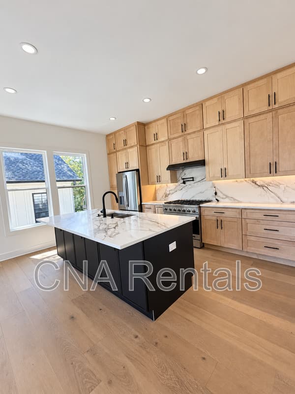 Atlanta House: 294 Roy St