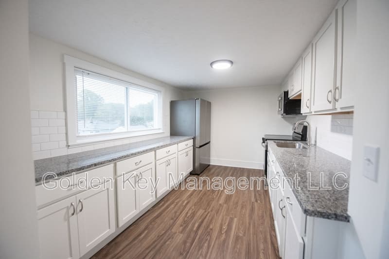 North Olmsted Condo: 5195 Dover Center Road - 2
