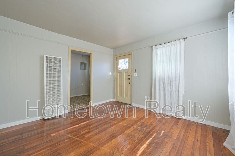 Norman House: 1127.5 W Eufaula Street