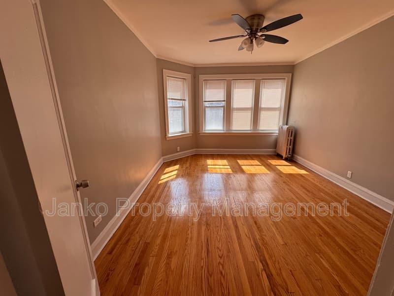 Chicago Condo: 658 E 81st St