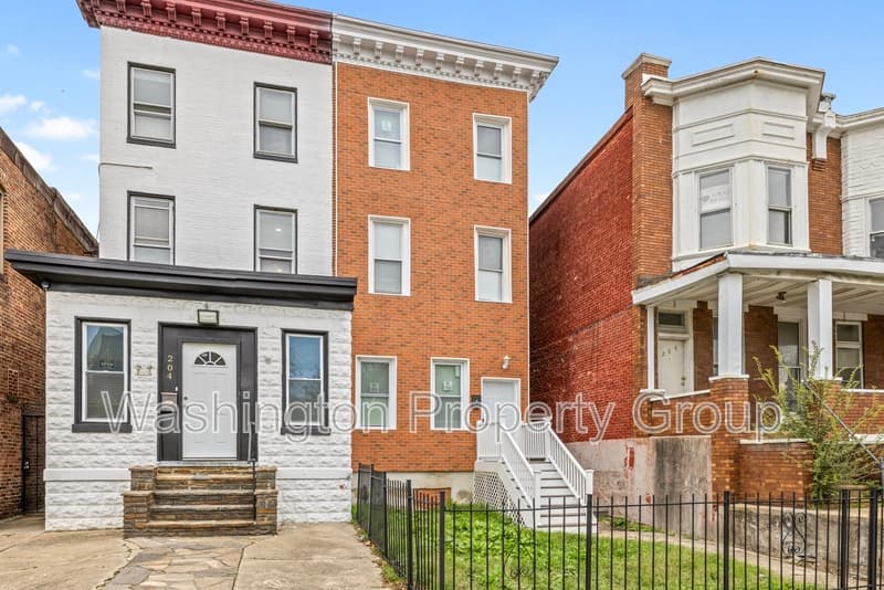 Baltimore House: 206 E 25th St