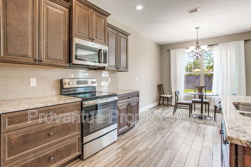 Mary Esther House: 215 Green Dr